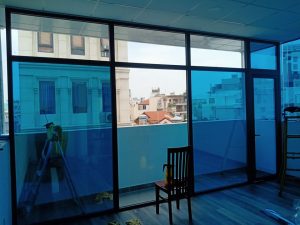 KÍNH ĐÃ DÁN DECAL CHỐNG NẮNG