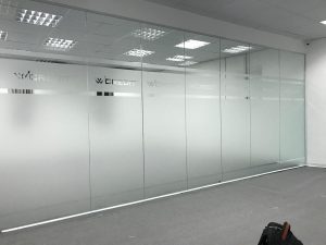 ĐỀ CAN DÁN KÍNH VÁCH NGĂN VĂN PHÒNG