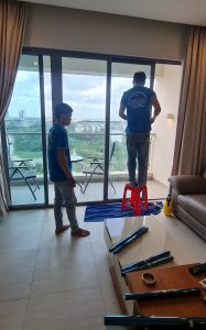 kỹ thuật dán phim decal lên kính