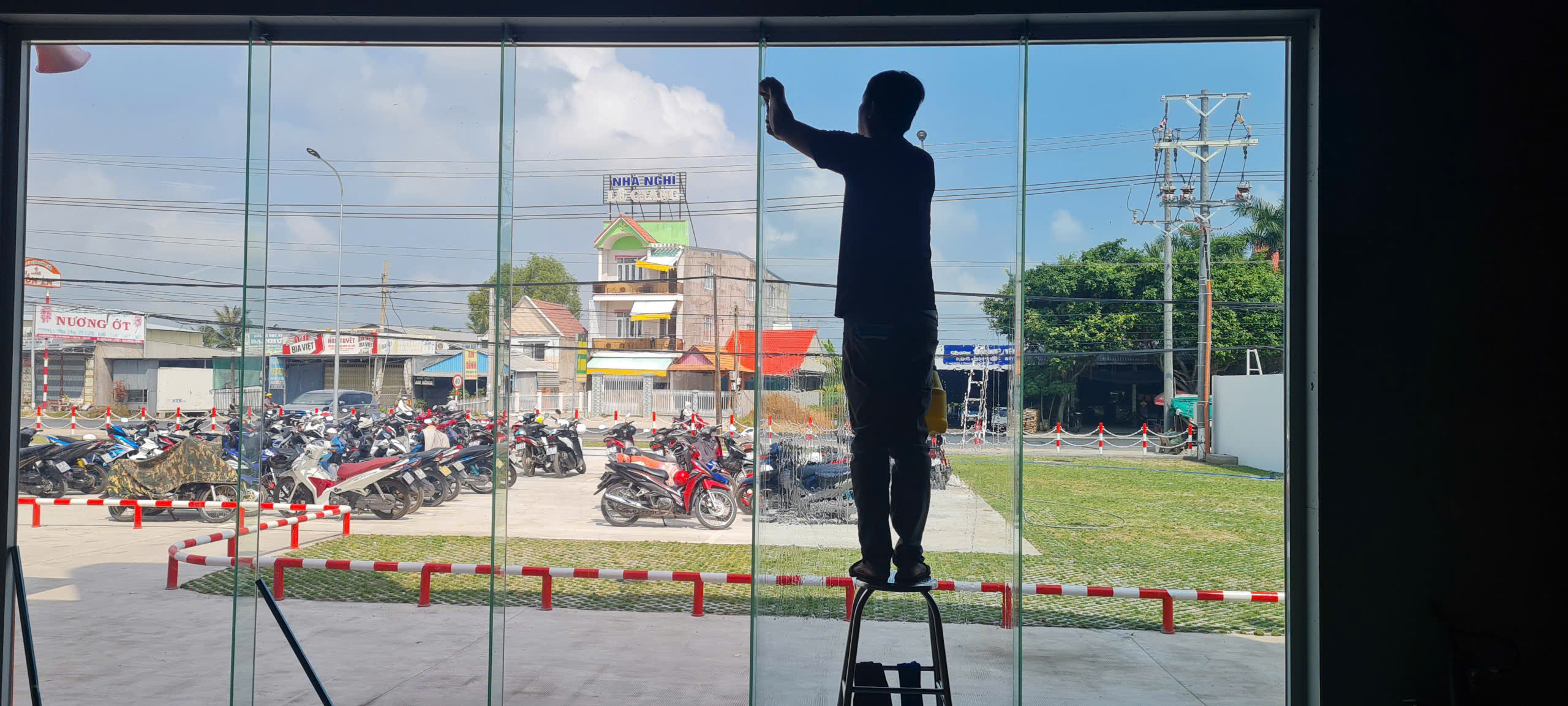 phim dán kính cho siêu thị